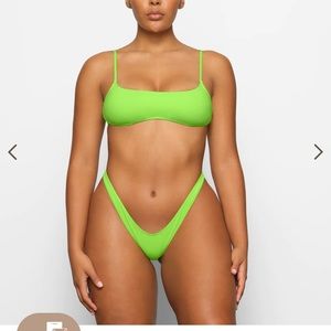 SKIMS Micro Scoop Bikini Top- Neon green